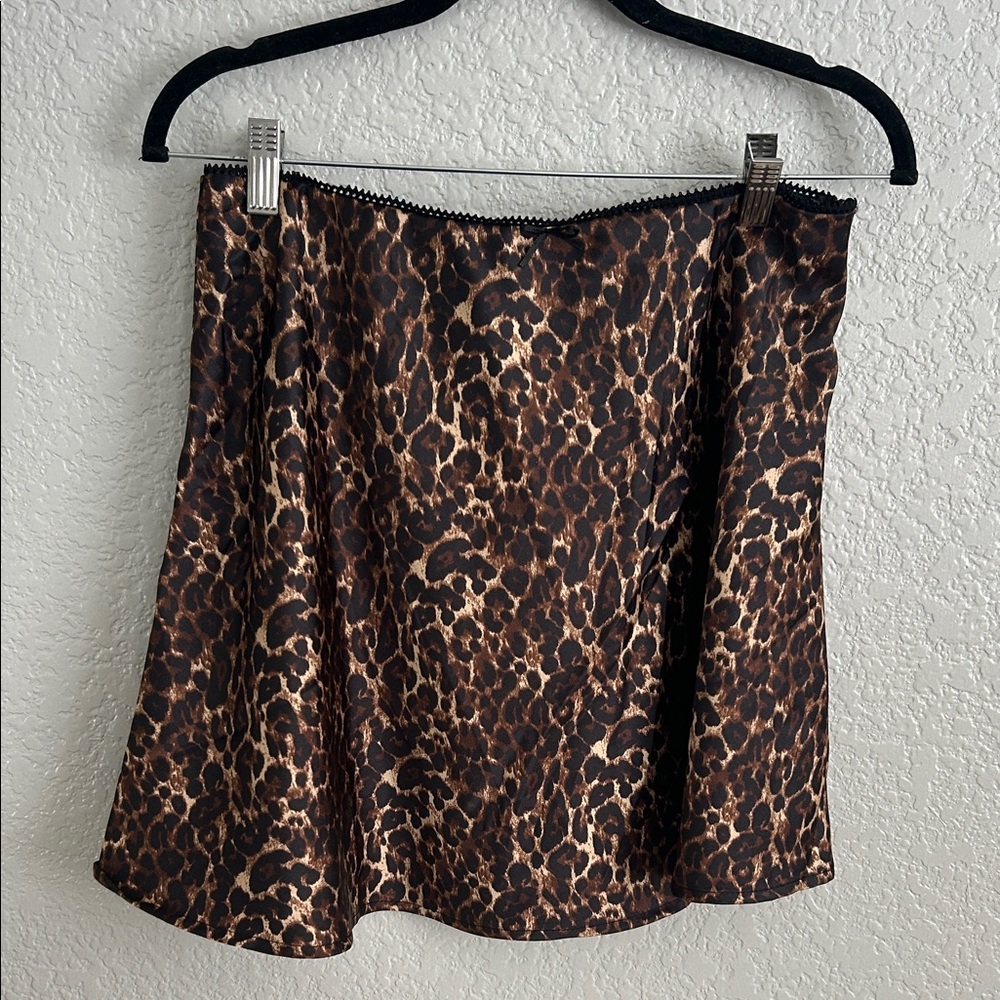 Chic Leopard Print Mini Skirt